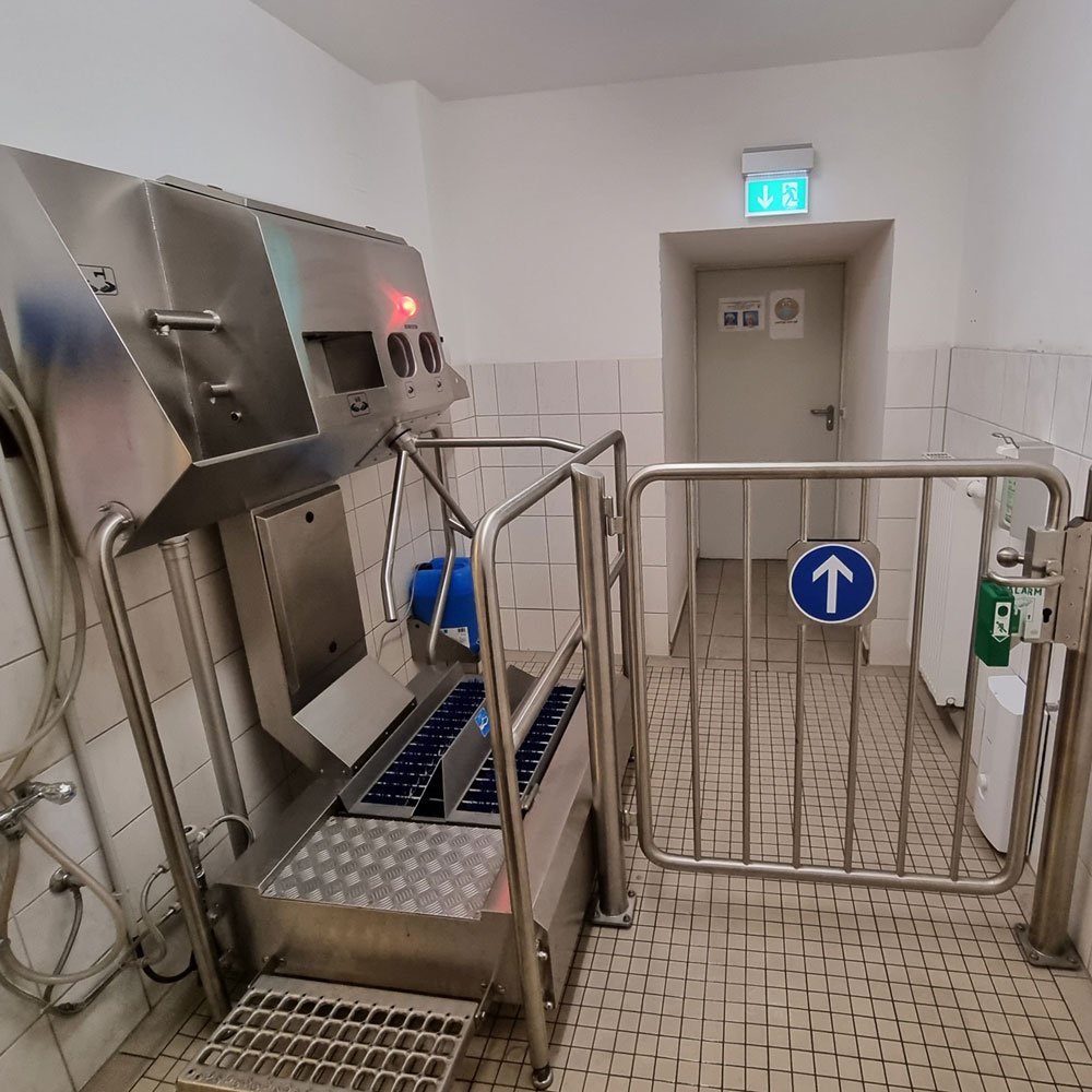 Entrance control with hand wash basin, hand dryers, and hand sanitizer - Image 4