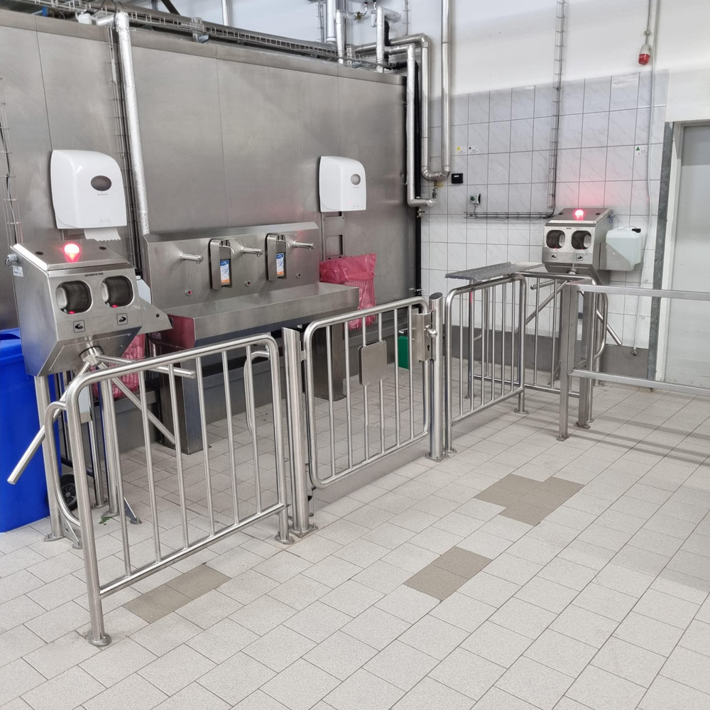 Stainless Steel Railing with Vertical Posts - Image 2
