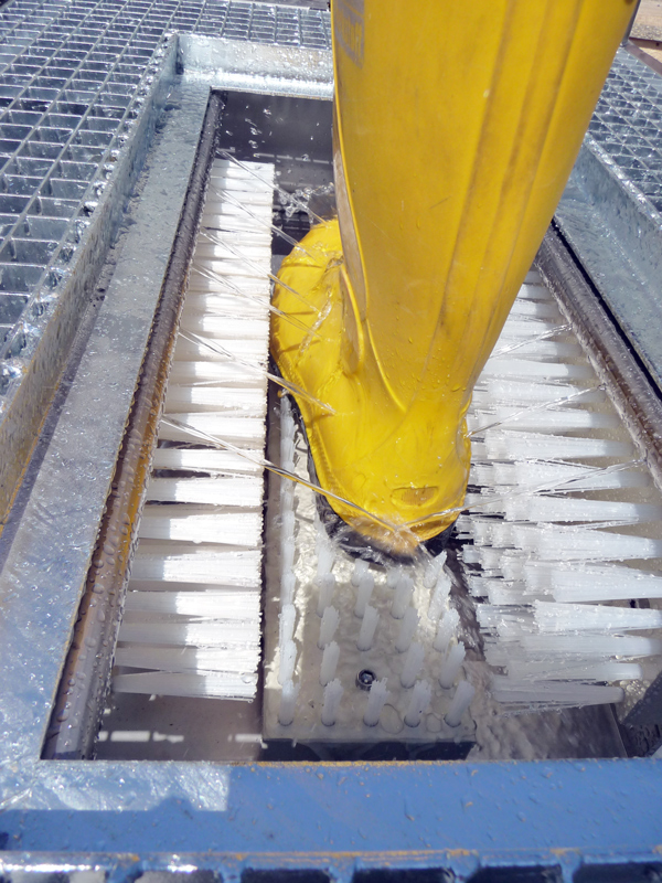 Boot washer steel flush to the floor - Image 6