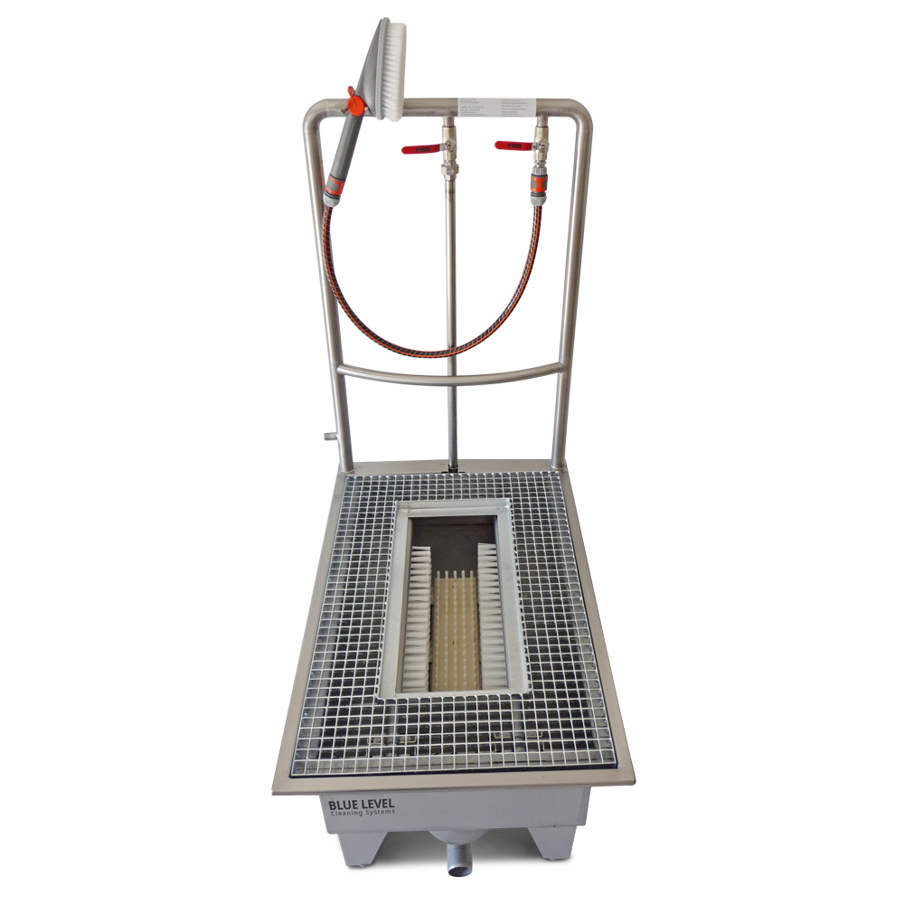 Boot washer steel flush to the floor