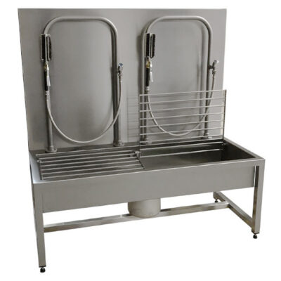 Boot washing station with splash guard
