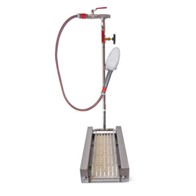 Work shoe cleaner with flexible mounting