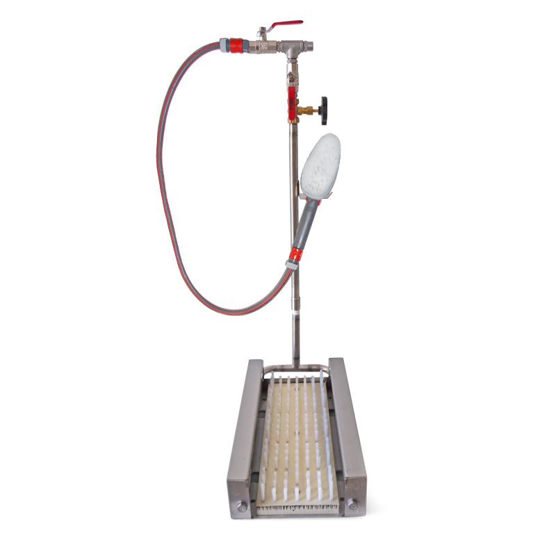 Work shoe cleaner with flexible mounting